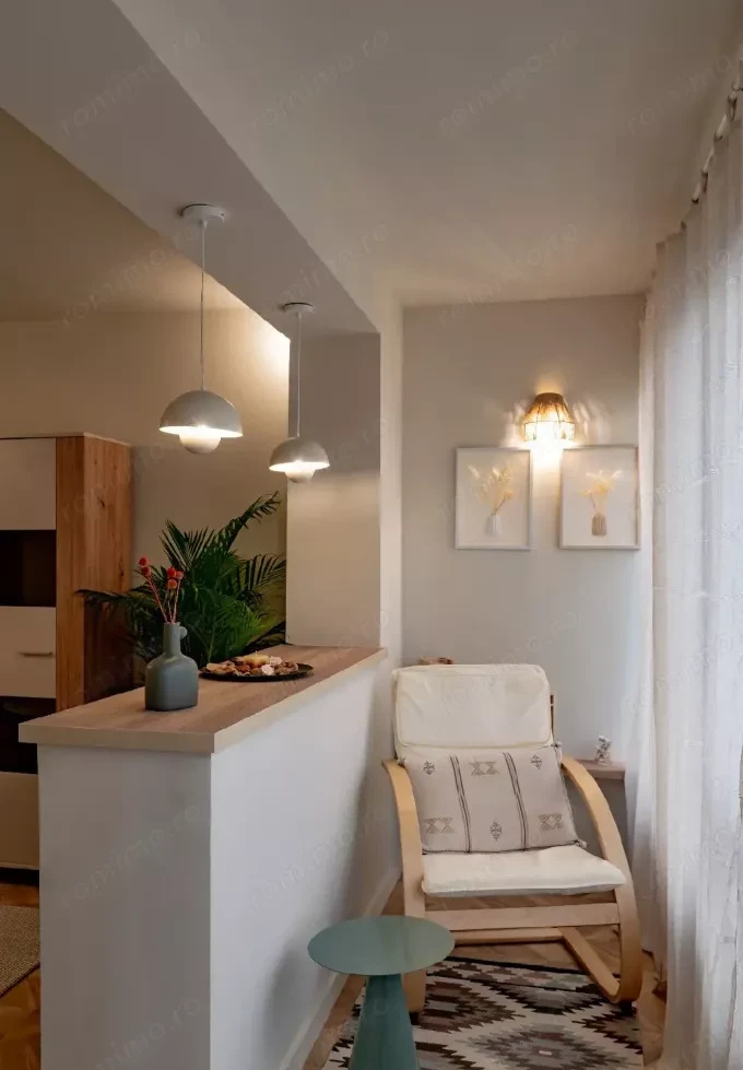 De vânzare apartament 2 camere decomandate, Zona Tic-tac, et. 1/4, Constanta