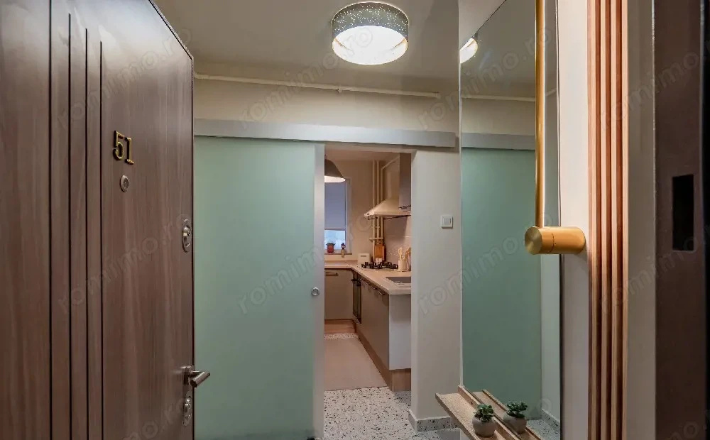 De vânzare apartament 2 camere decomandate, Zona Tic-tac, et. 1/4, Constanta