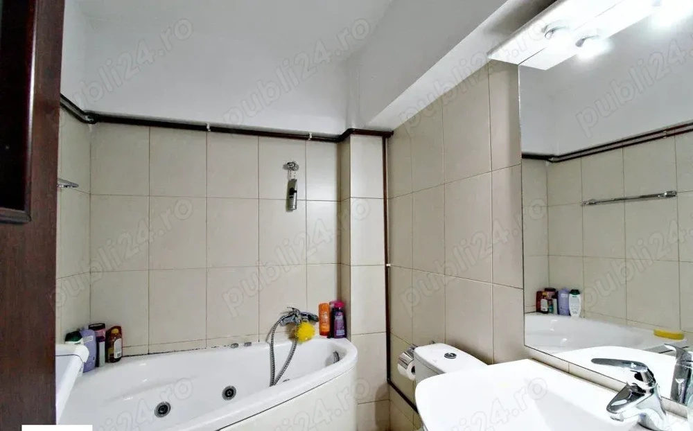 De vanzare, apartament 3 camere decomandate, etaj 3/6, zona Tomis 2, Constanța