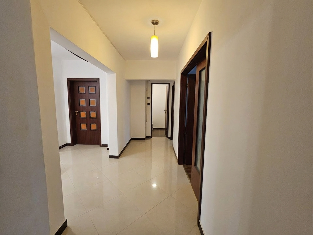 Apartament de vanzare 4 camere zona Nerva Traian