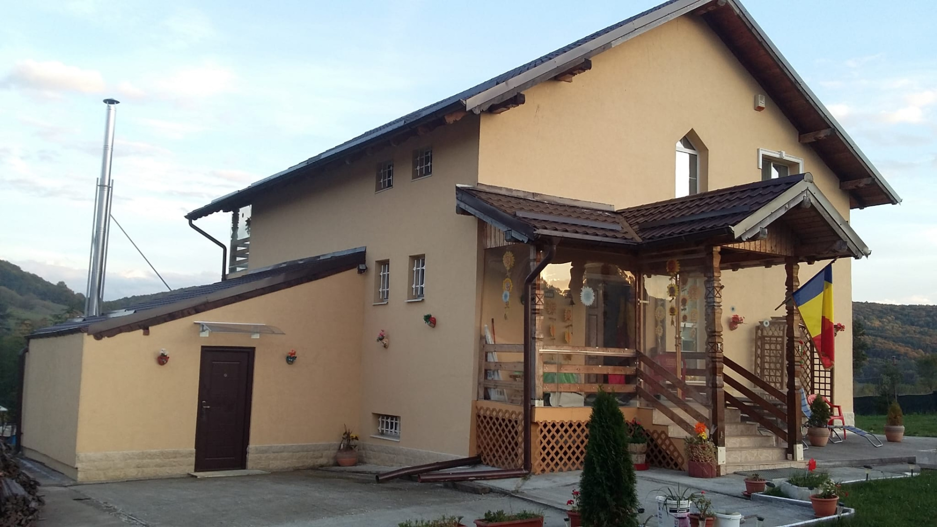 Casă de poveste cu 4 camere în Vâlcele – teren 1700 mp, priveliște panoramică |