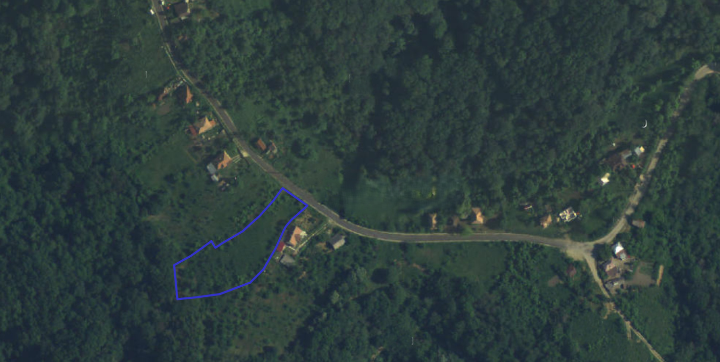 Teren intravilan 3052 mp | Băcești, Drăganu | asfalt | utilități la poartă
