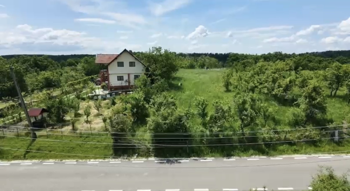 Teren intravilan 3052 mp | Băcești, Drăganu | asfalt | utilități la poartă