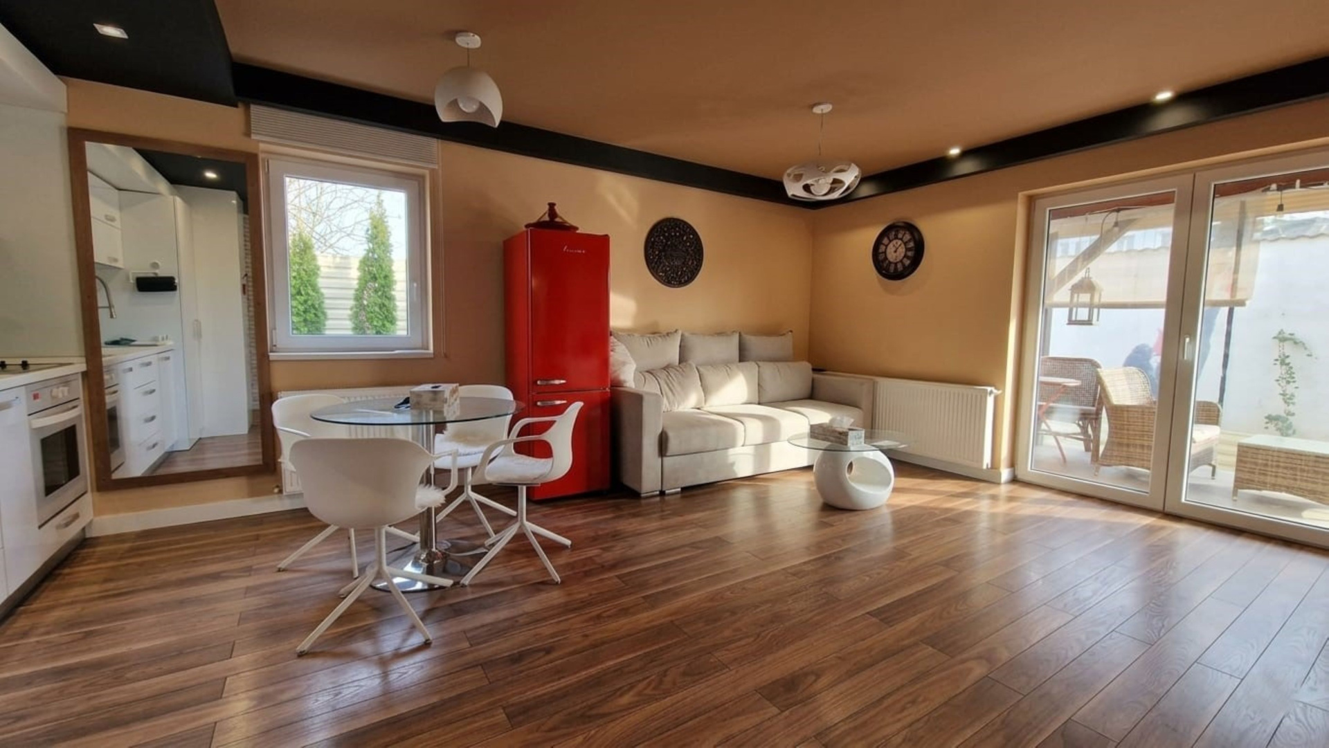ÎNCHIRIERE | 2 camere cu curte proprie 108 mp – alternativă la casă