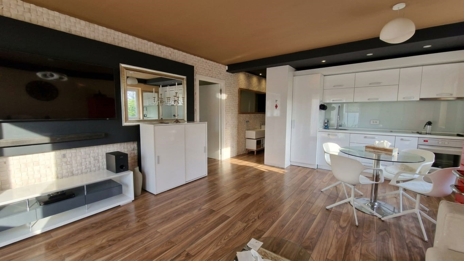 ÎNCHIRIERE | 2 camere cu curte proprie 108 mp – alternativă la casă