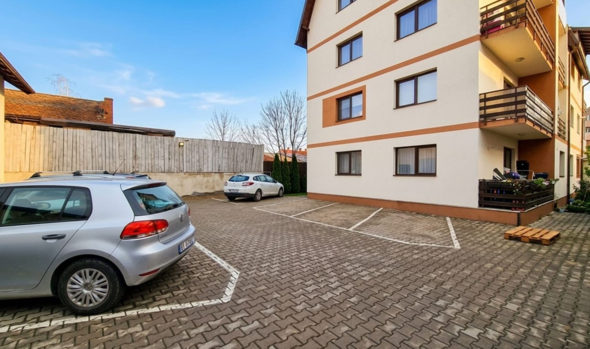 ÎNCHIRIERE | 2 camere cu curte proprie 108 mp – alternativă la casă