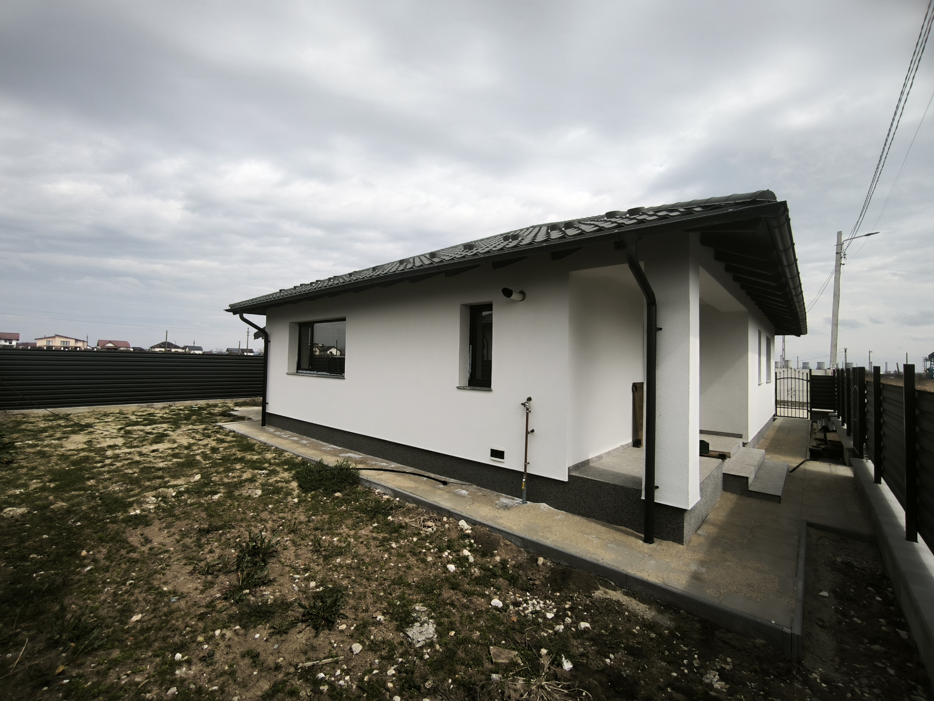 BRADU | Casa Noua | 3 camere | Zona Primărie