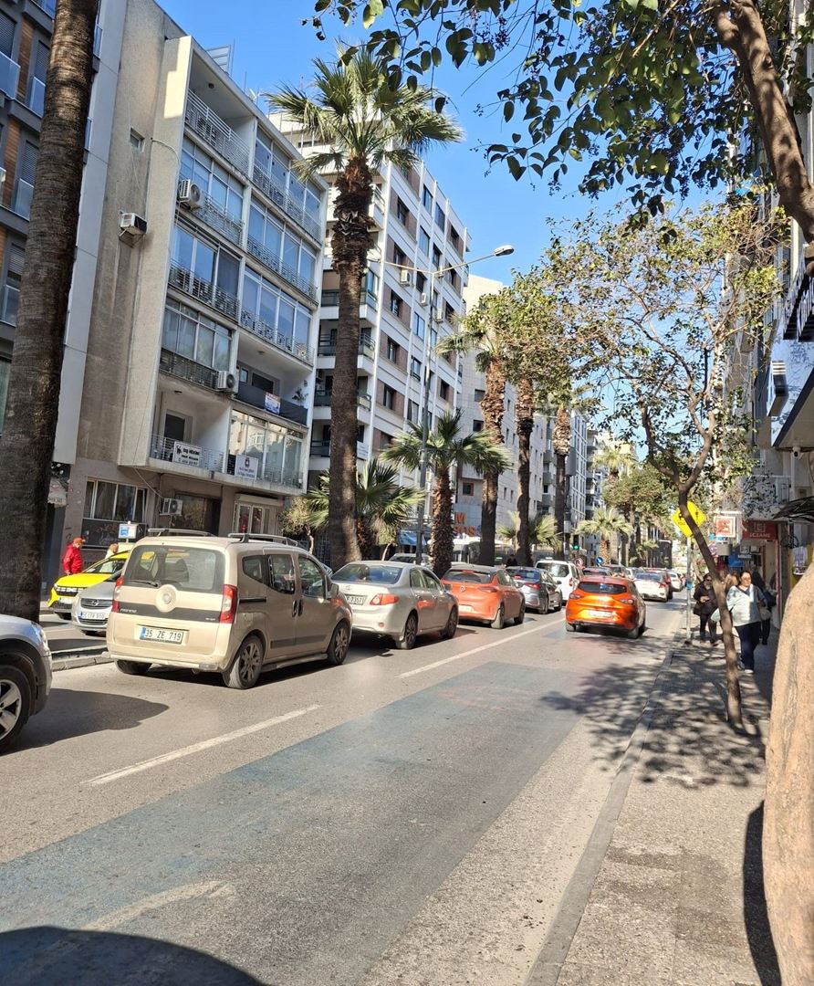 Shop for rent in İzmir, Alsancak, İzmir, 55 m²