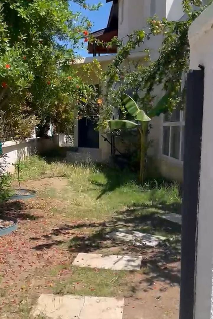 ÇEŞME ALAÇATI ÇAMLIK YOLU ÜZERİNDE SEZONLUK KİRALIK VİLLA