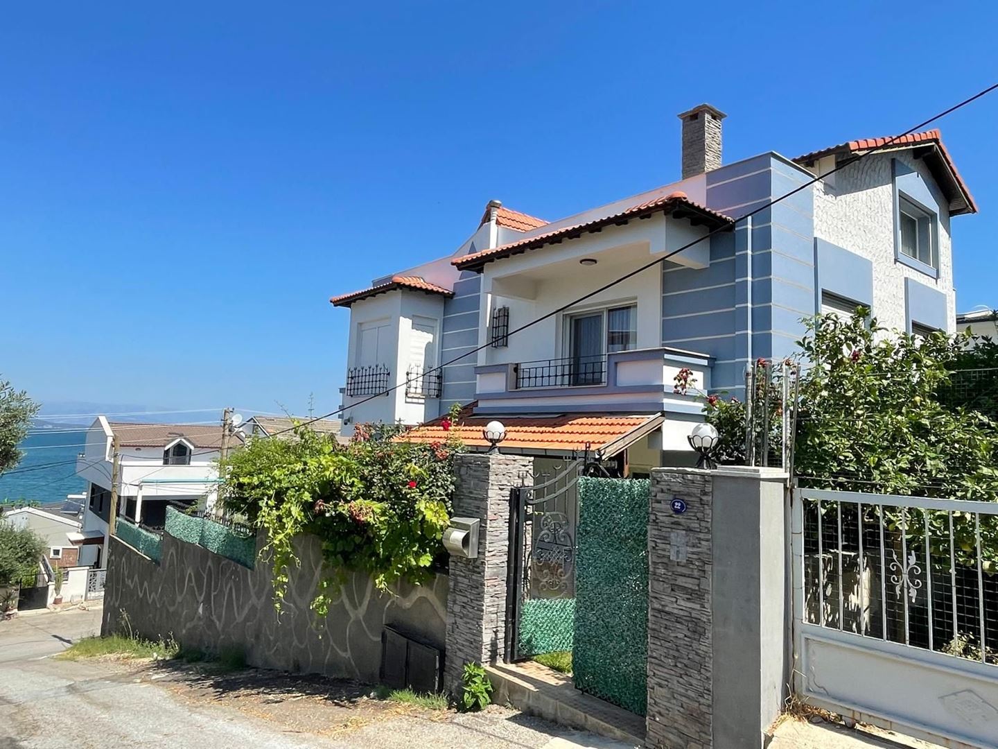 URLA ZEYTİNALANINDA MUHTEŞEM DENİZ MANZARALI SATILIK VİLLA