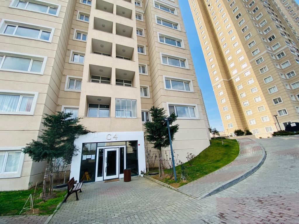 Ataşehir Atapark Sitesinde 2+1 Satılık Daire