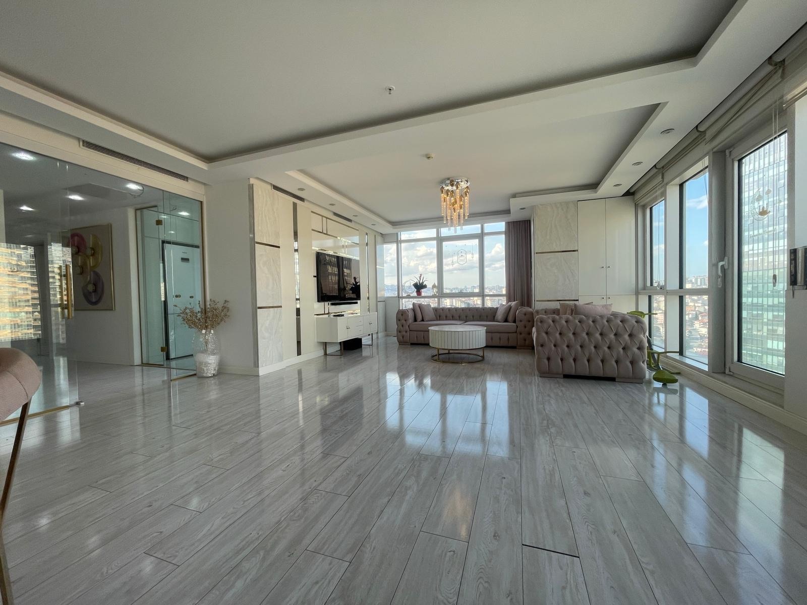 Apartment for sale in İstanbul, Küçükbakkalköy, İstanbul, 158 m²