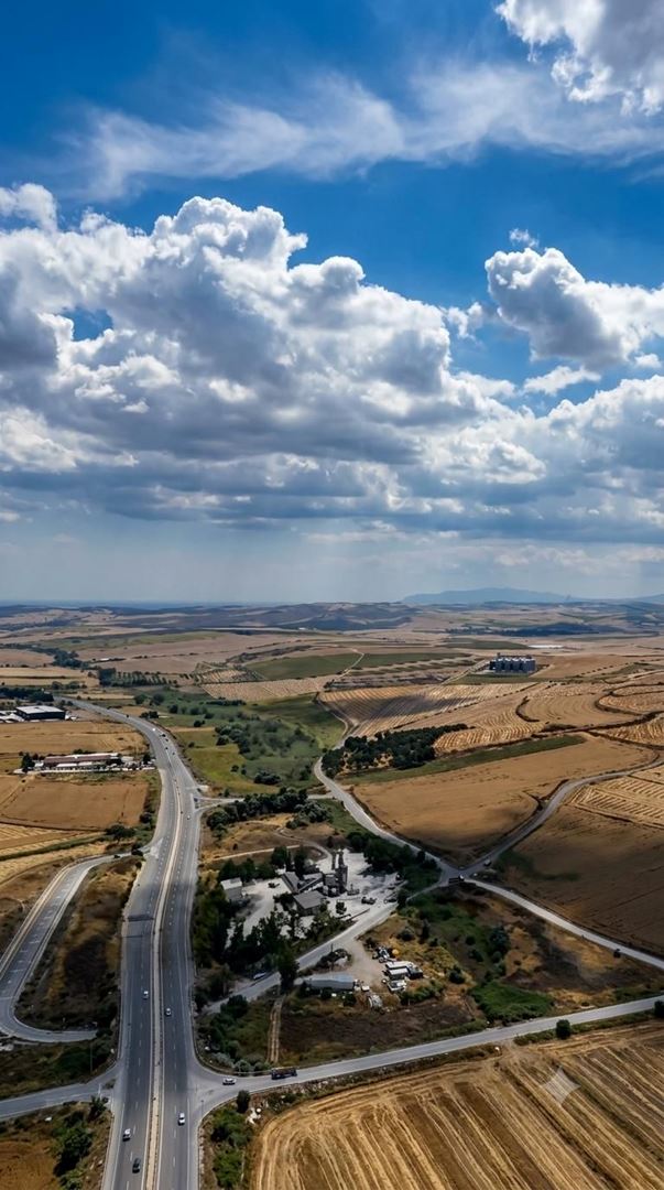Çorlu’da Yatırımın , Yaşamın ve Üretimin Zirvesi: Çift Cepheli, 10 Parsel Benzersiz Fırsat Arazi!