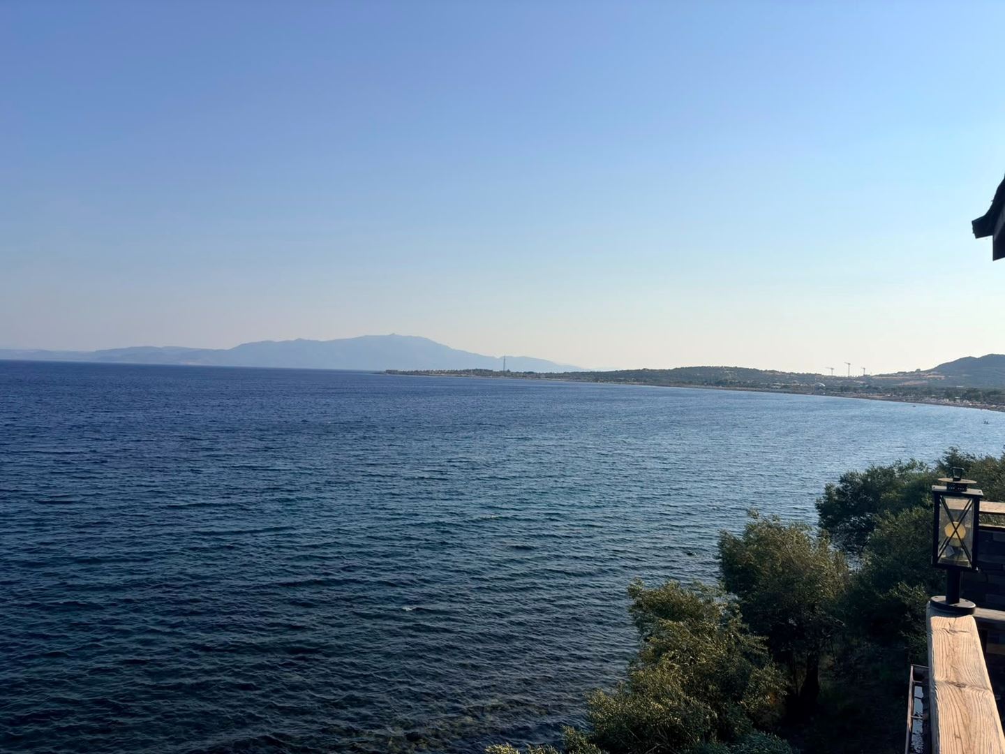 ASSOS KADIRGA KOYU ÖZEL KOY VE PLAJLI DENİZE SIFIR TATİL KÖYÜ