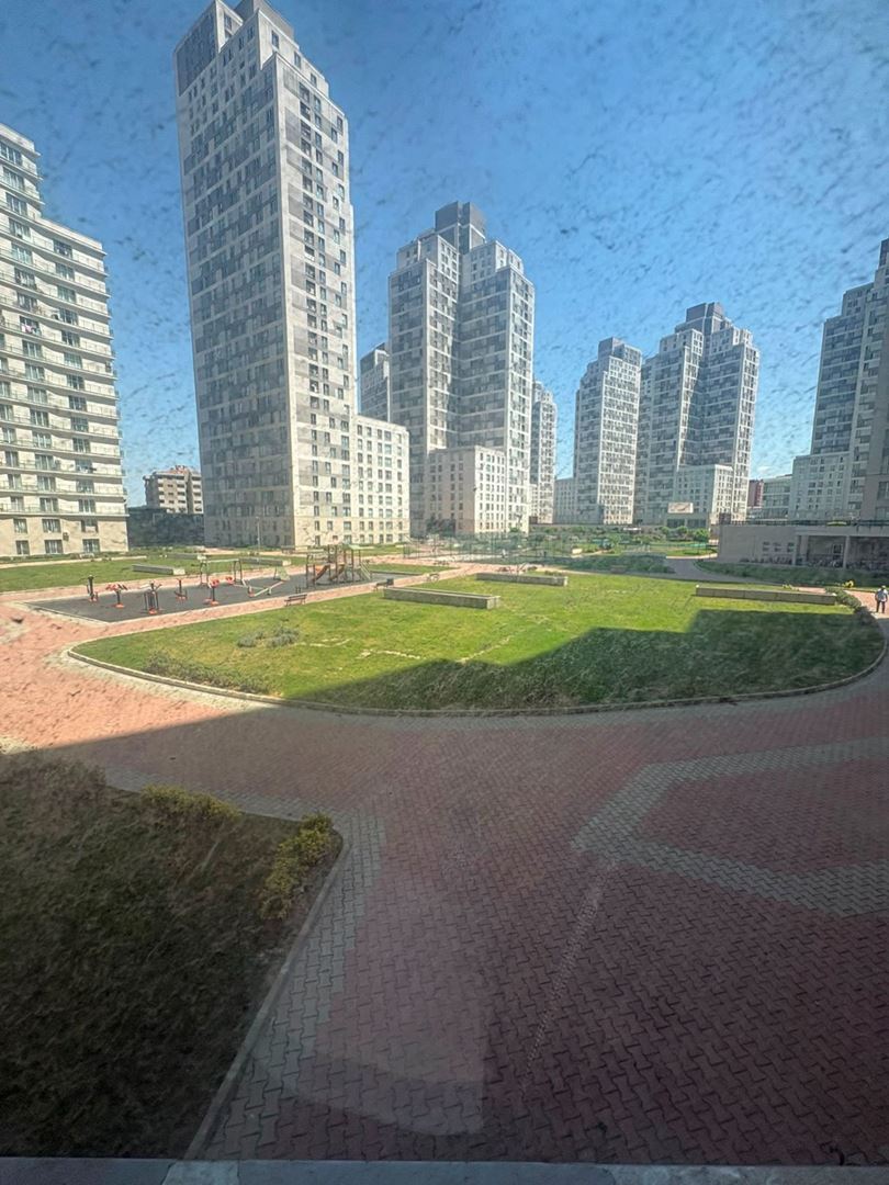KRİSTAL ŞEHİRDE METROBÜSE 5 DK 1,5+1 KİRALIK DAİRE