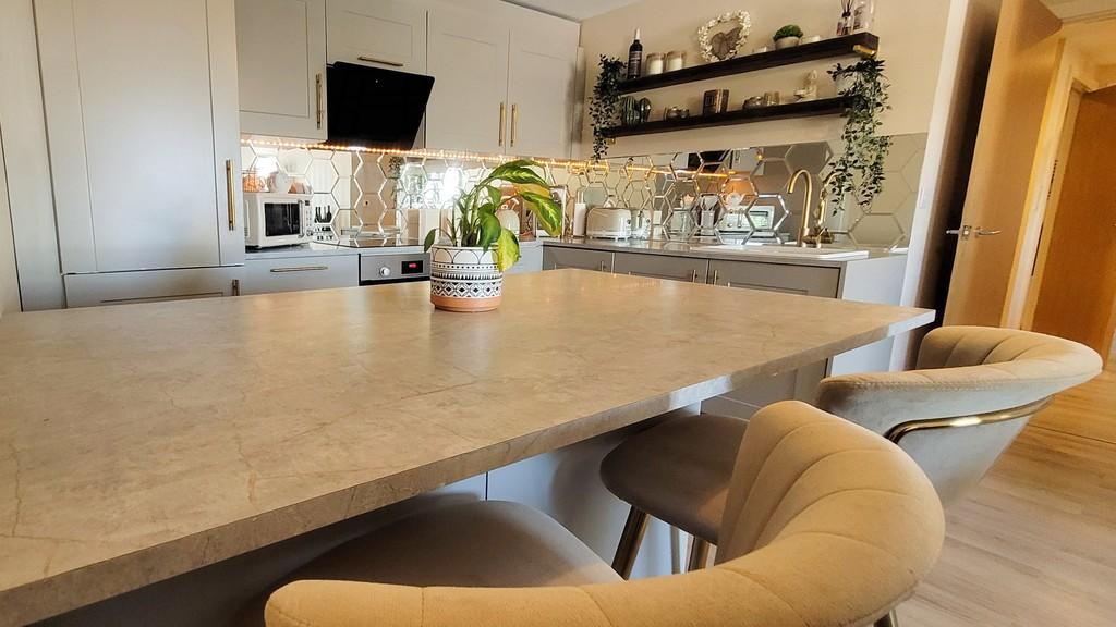 Flat for sale in Chertsey, Pretoria Road, Chertsey, KT16 9AZ, 786 m²