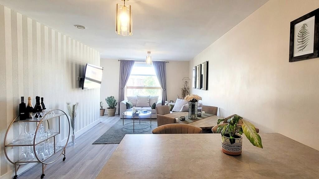 Flat for sale in Chertsey, Pretoria Road, Chertsey, KT16 9AZ, 786 m²