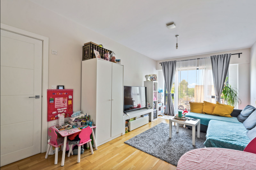 Apartment in Sunbury-on-thames