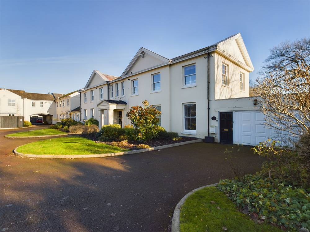 Apartment in Warwick