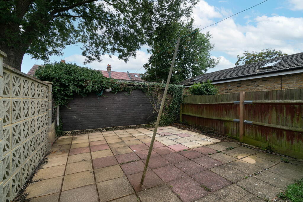 Semi Detached House in Hounslow