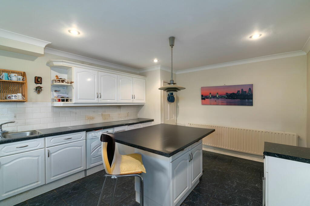 Semi Detached House in Hounslow