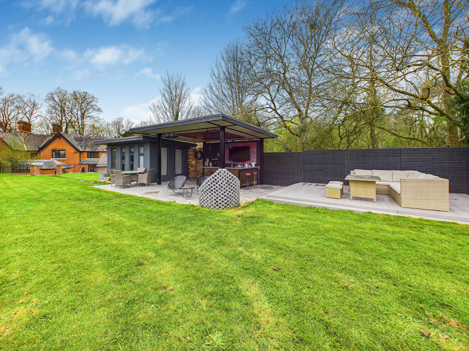 Semi Detached House for sale in Harlow, Gilston Lane, Gilston, Essex, CM20, 2336 m²