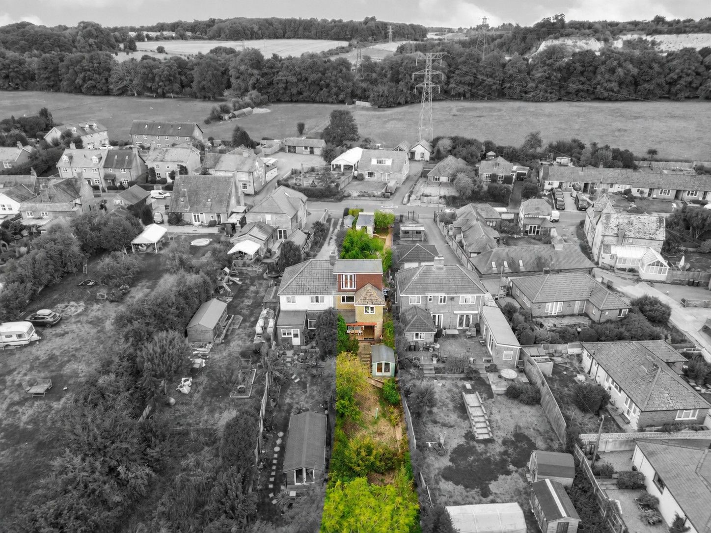 Semi Detached House for sale in Salisbury, Lower Road, Quidhampton, Salisbury, SP2, 1300 m²