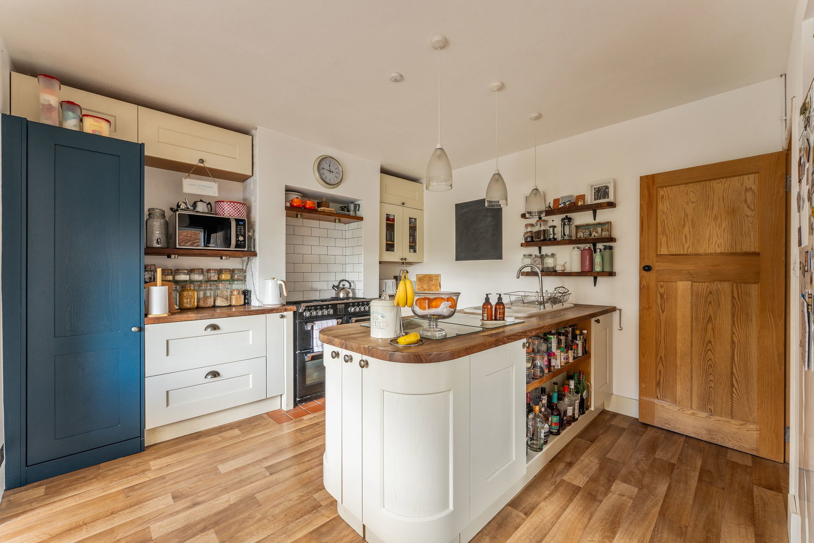 Semi Detached House for sale in Salisbury, Lower Road, Quidhampton, Salisbury, SP2, 1300 m²