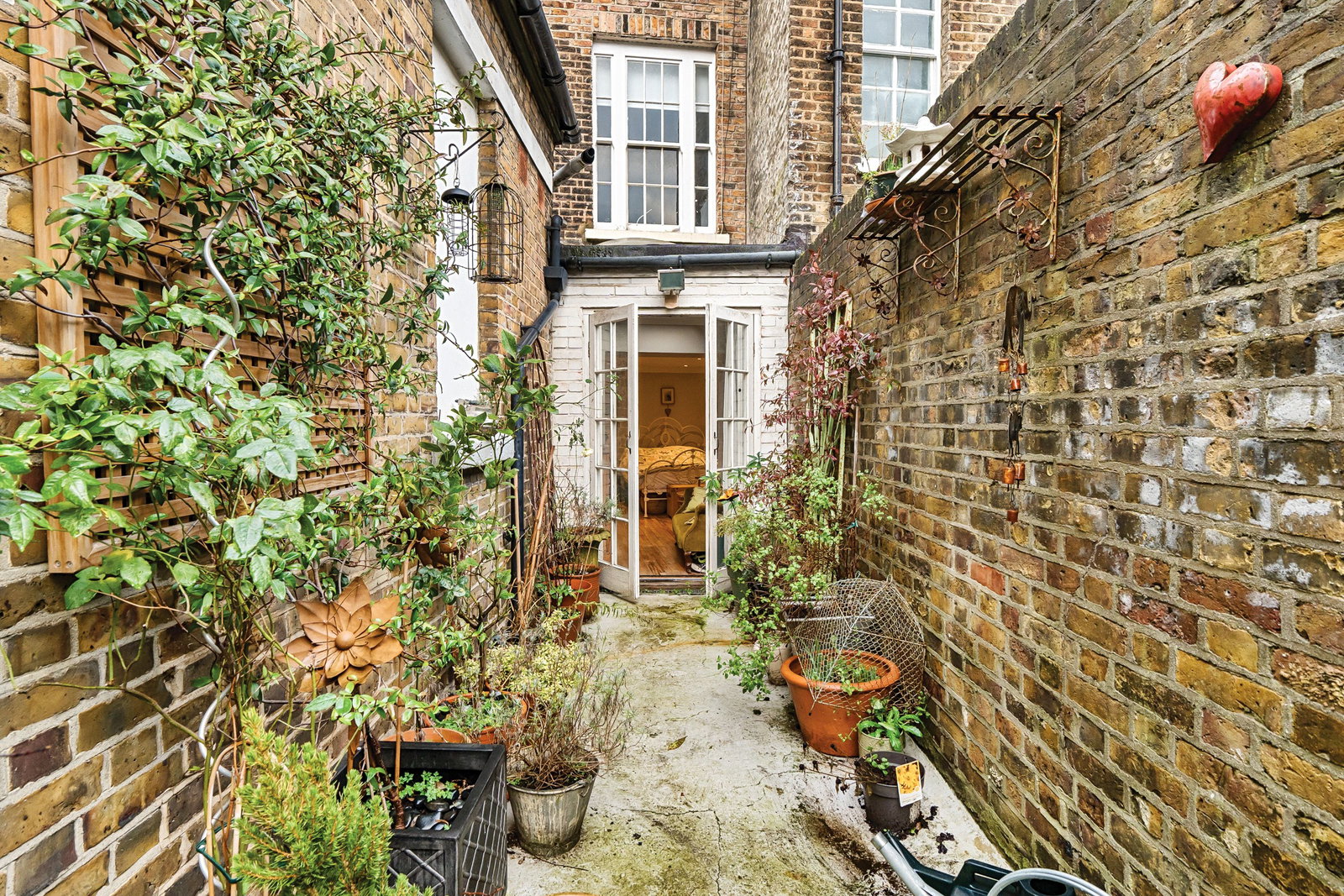 Ground Floor Flat in London