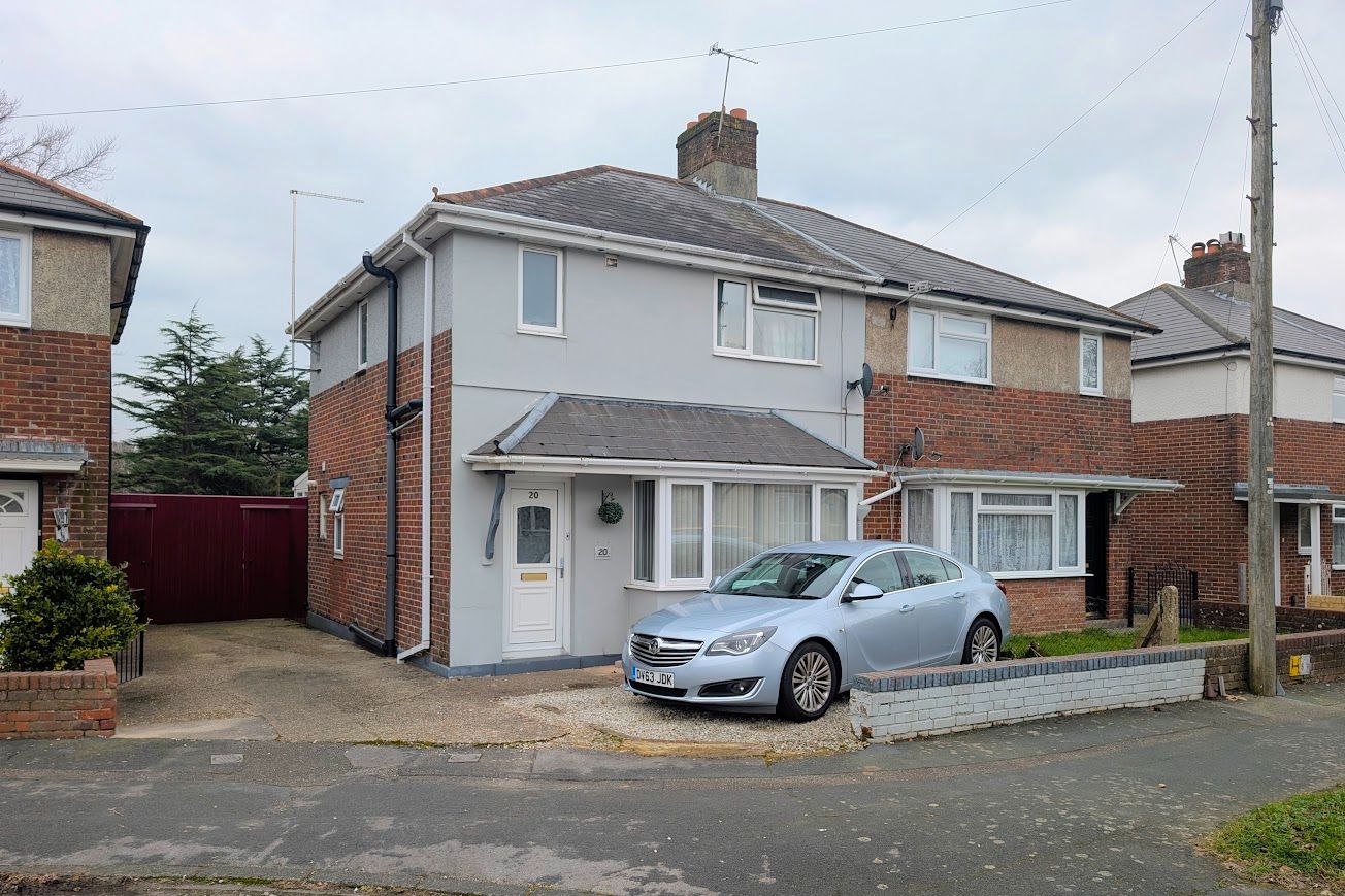 Semi Detached House in Bournemouth