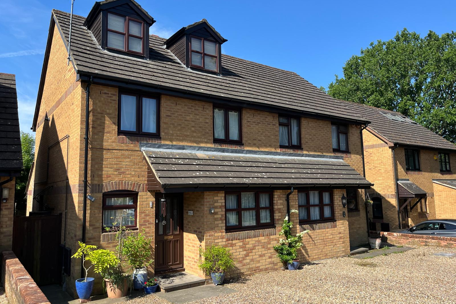 Semi Detached House for sale in Abbots Langley, Oak Tree Close, Abbots Langley, WD5 0HU