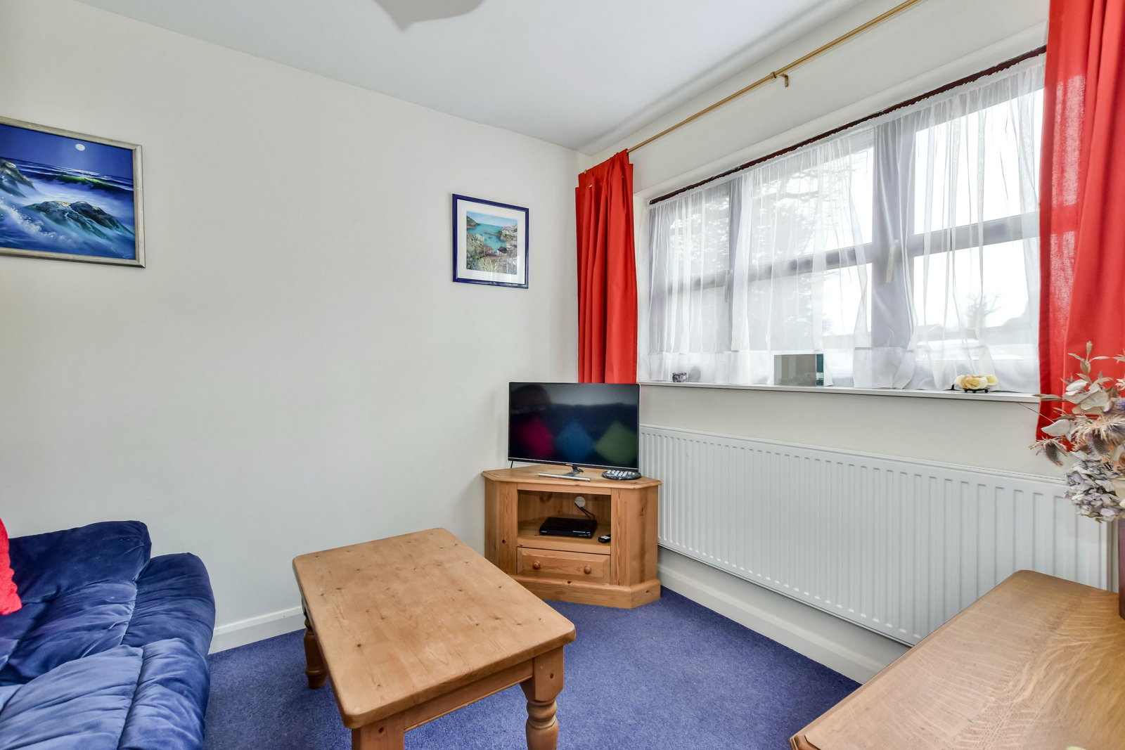 Semi Detached House for sale in Abbots Langley, Oak Tree Close, Abbots Langley, WD5 0HU