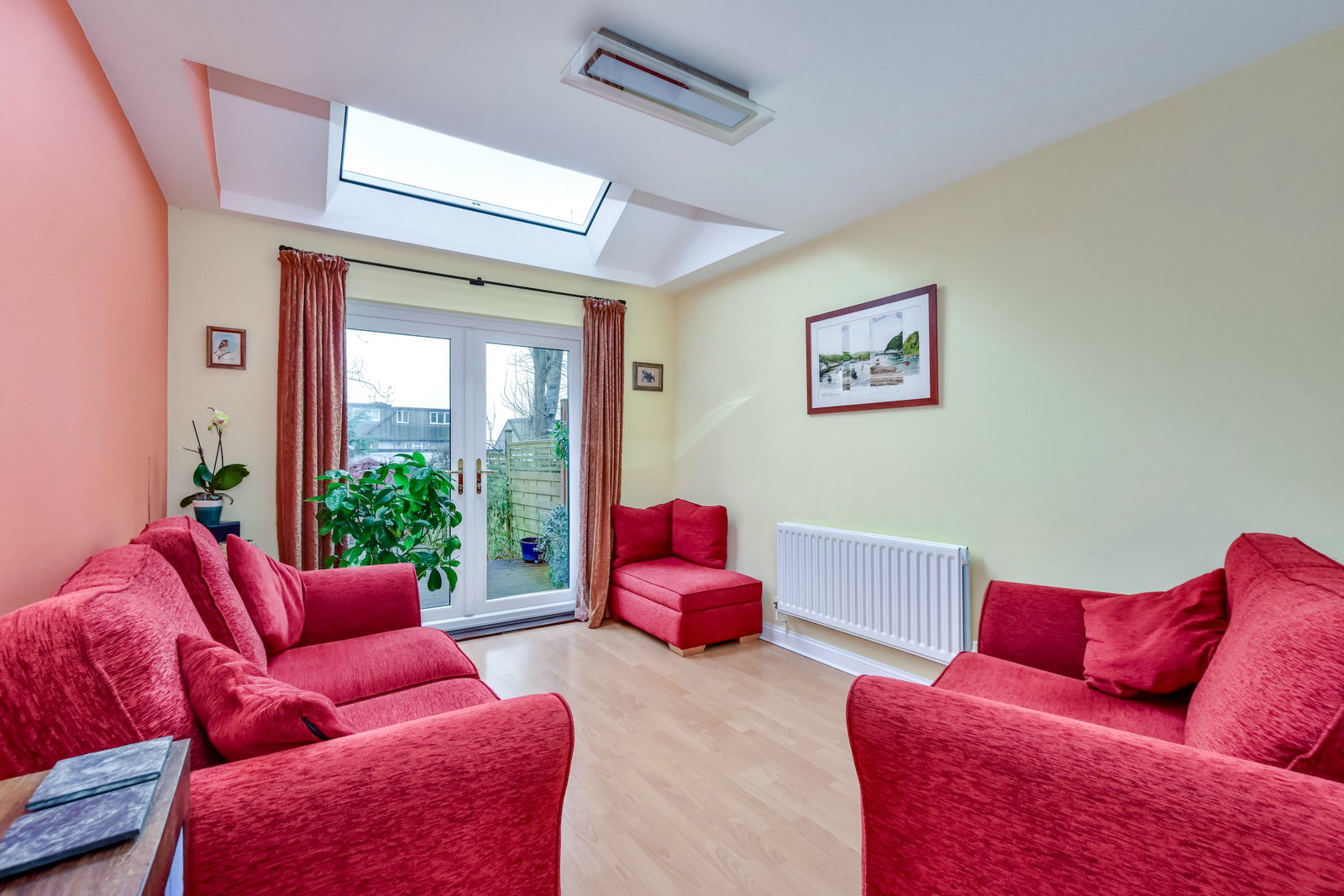 Semi Detached House for sale in Abbots Langley, Oak Tree Close, Abbots Langley, WD5 0HU