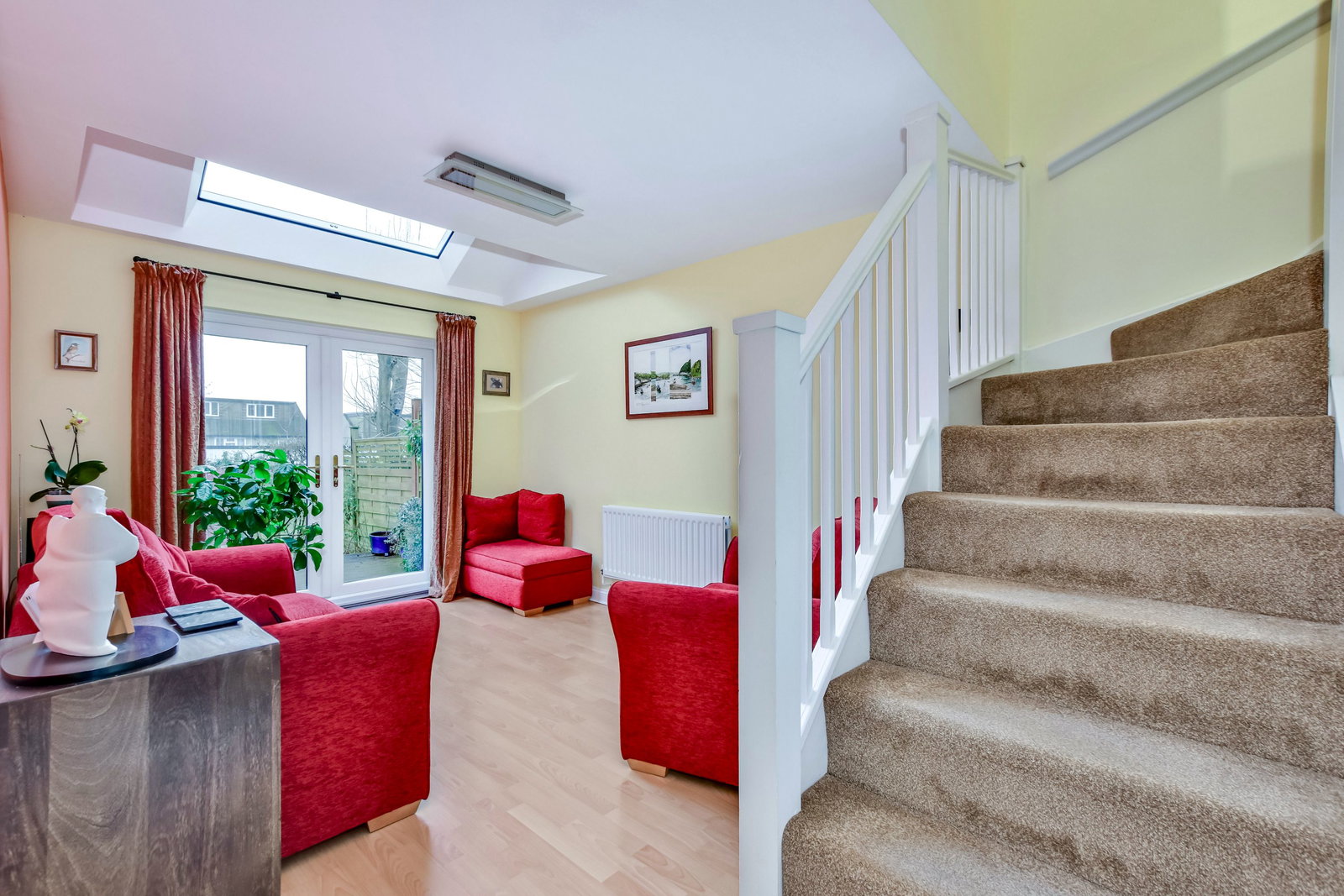 Semi Detached House for sale in Abbots Langley, Oak Tree Close, Abbots Langley, WD5 0HU