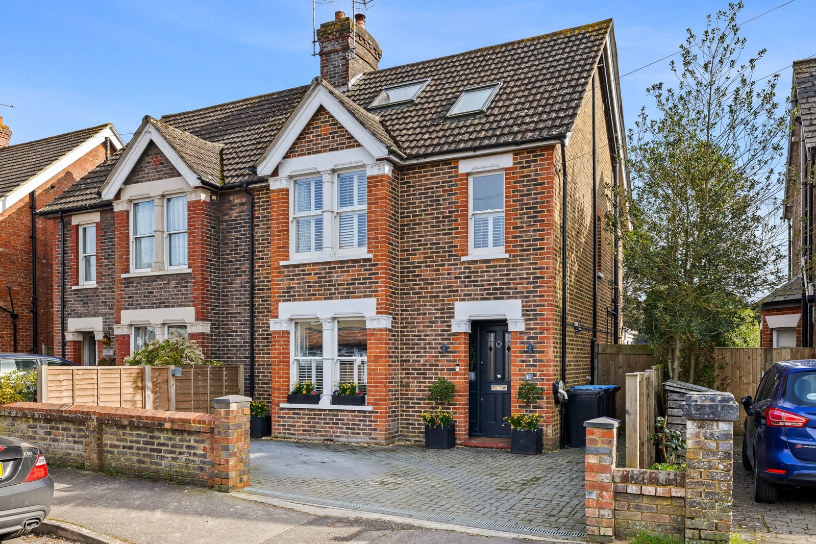 Semi Detached House in Lingfield