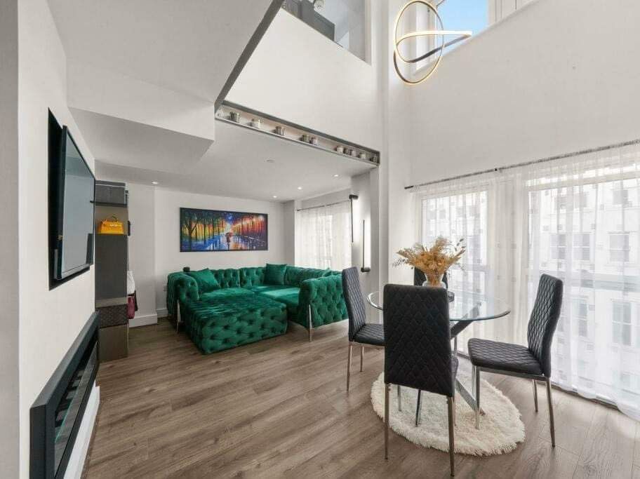 Apartment for sale in London, Building 22 Cadogan Road, Woolwich, SE18 6YU, 684 m²