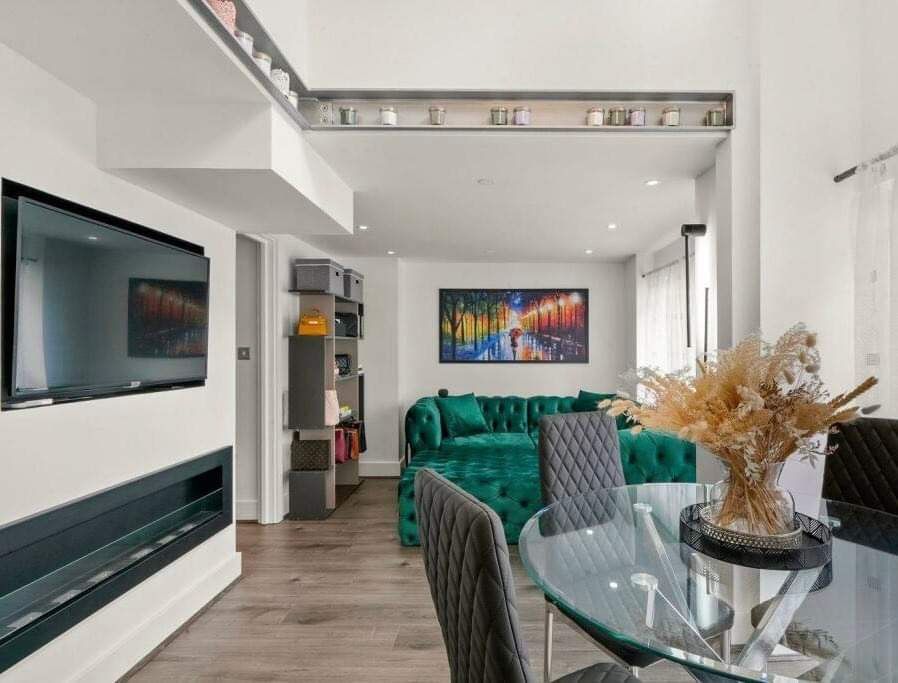 Apartment for sale in London, Building 22 Cadogan Road, Woolwich, SE18 6YU, 684 m²