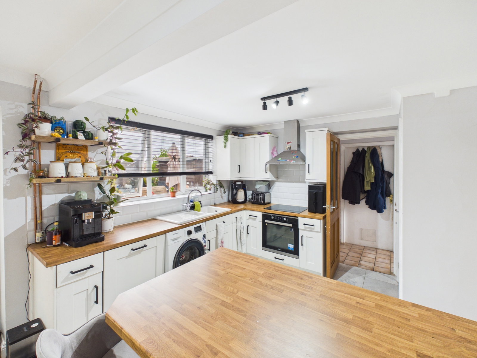 Semi Detached House for sale in Stowmarket, Danes Close, Stowmarket, 914 m²