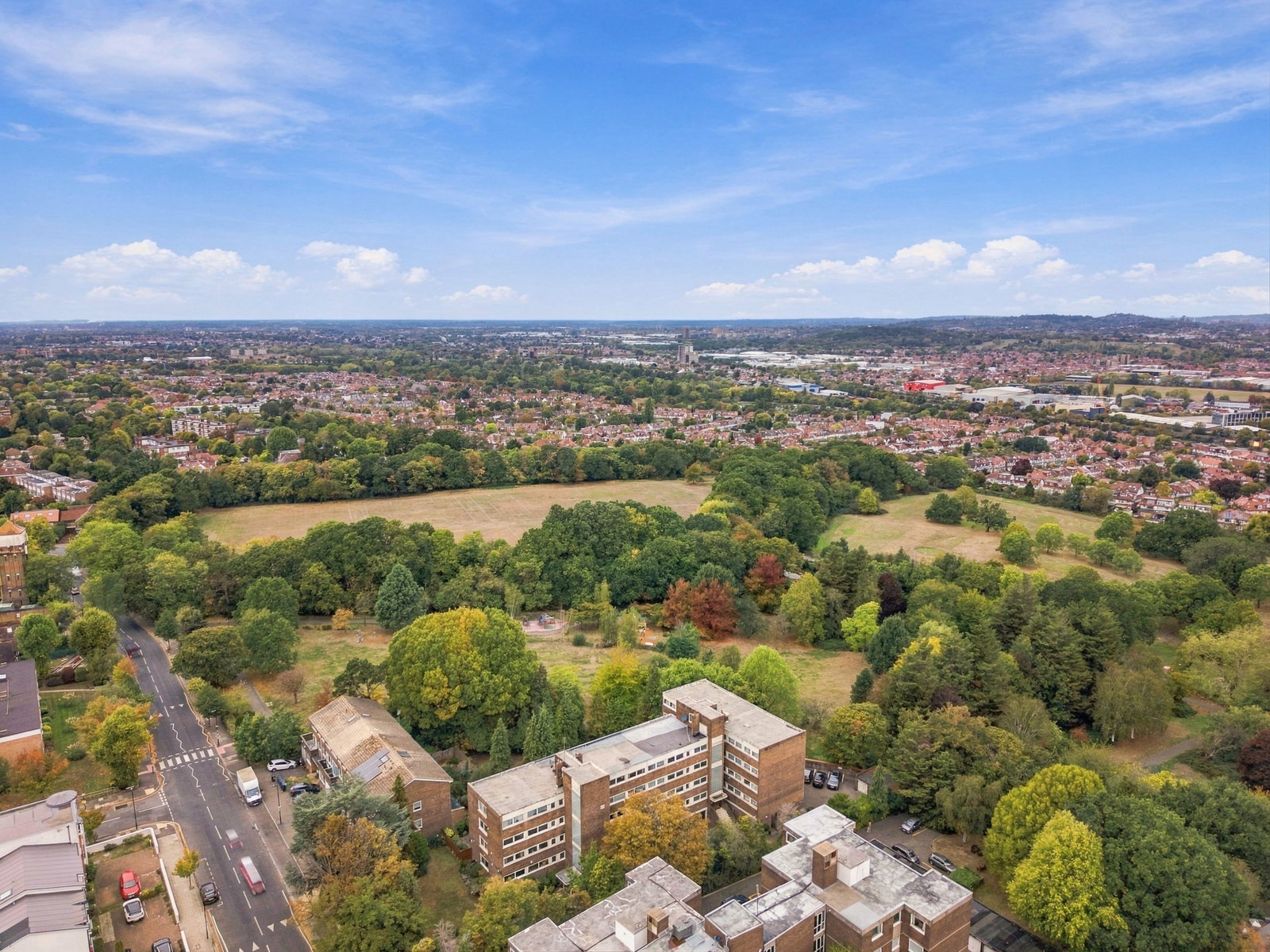 Flat for sale in London, Marcourt Lawns, Ealing, W5, 1039 m²