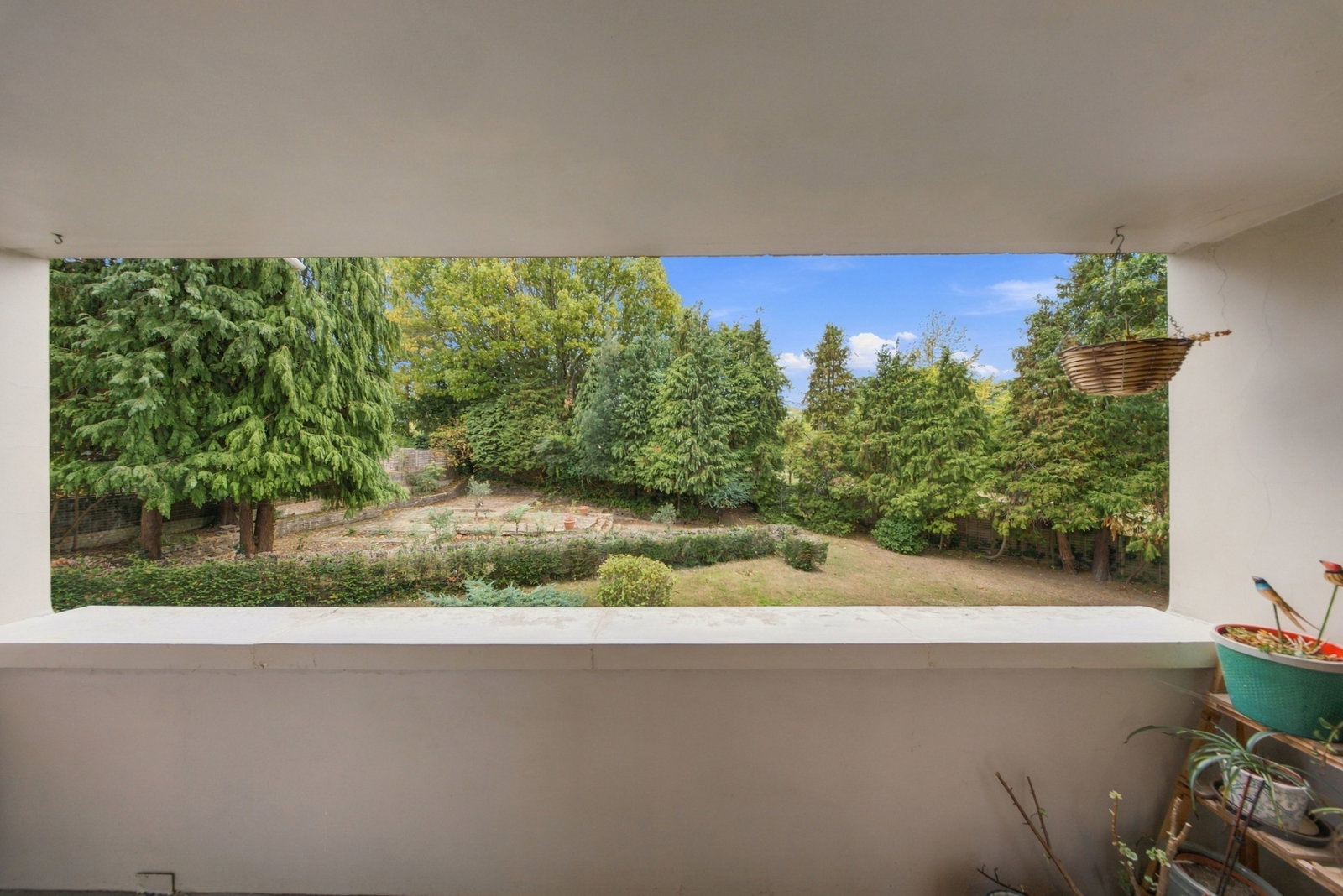 Flat for sale in London, Marcourt Lawns, Ealing, W5, 1039 m²