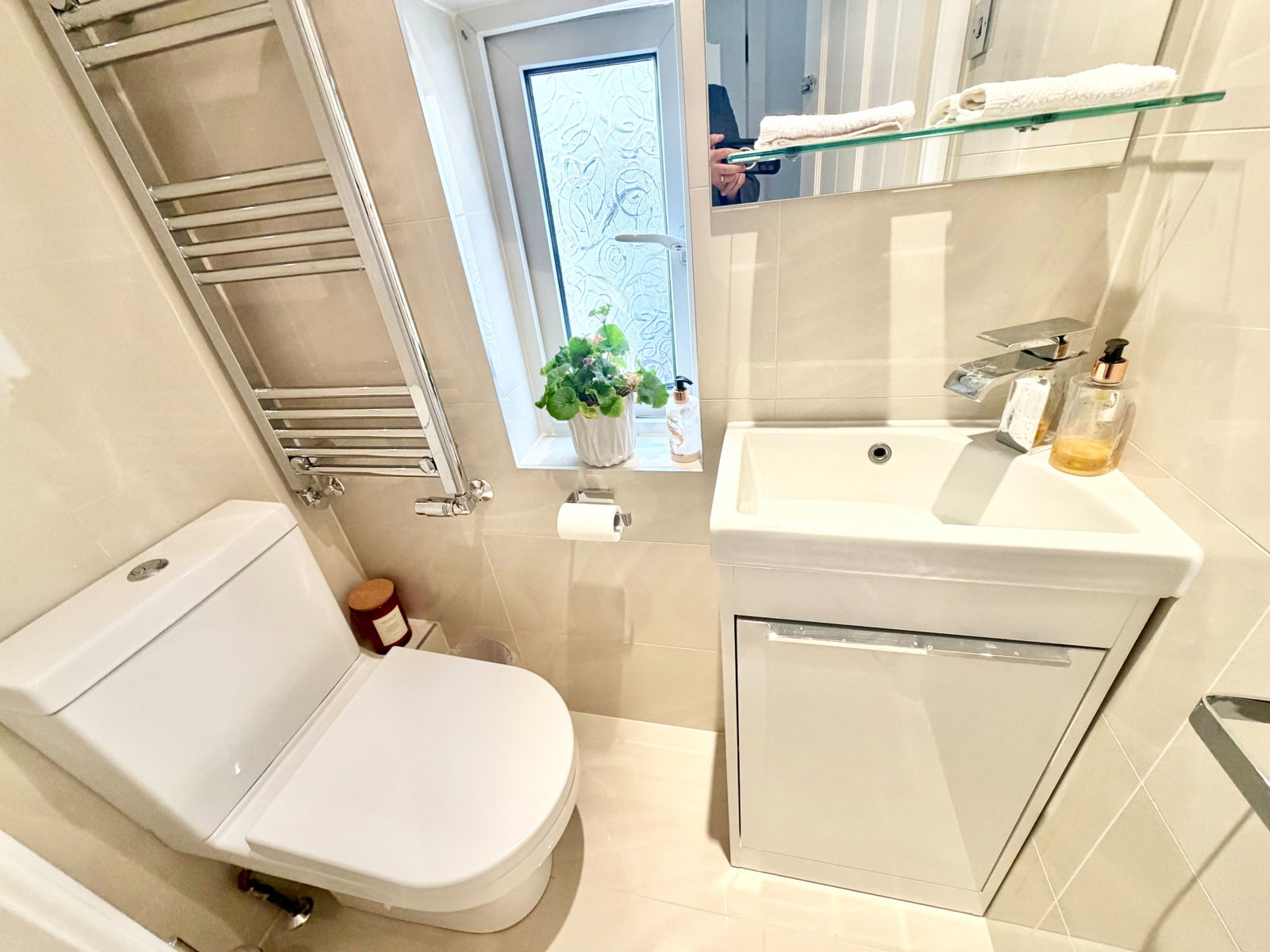Semi Detached House for sale in London, Lynton Avenue, Colindale, London, NW9 6PB