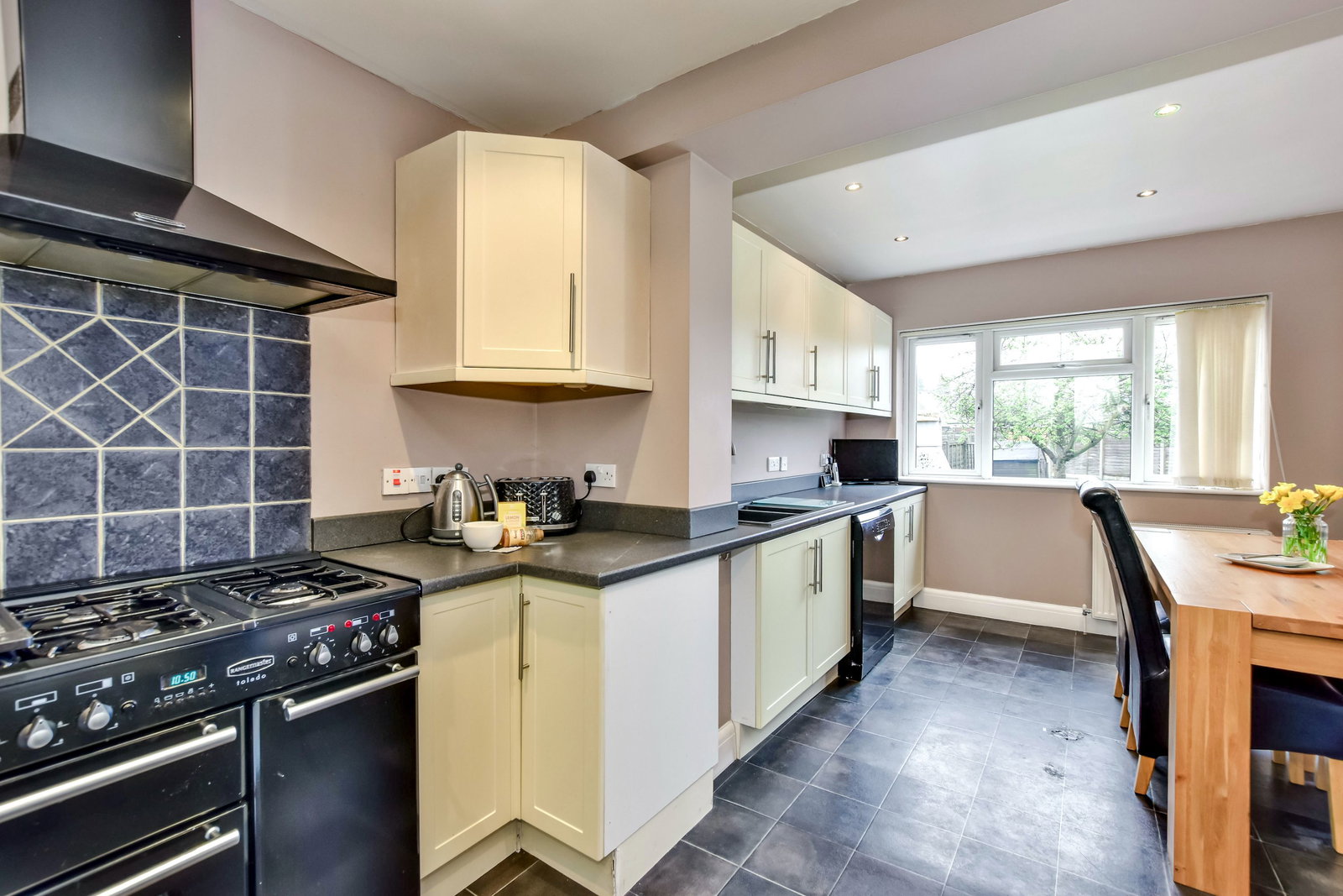 Semi Detached House in Abbots Langley