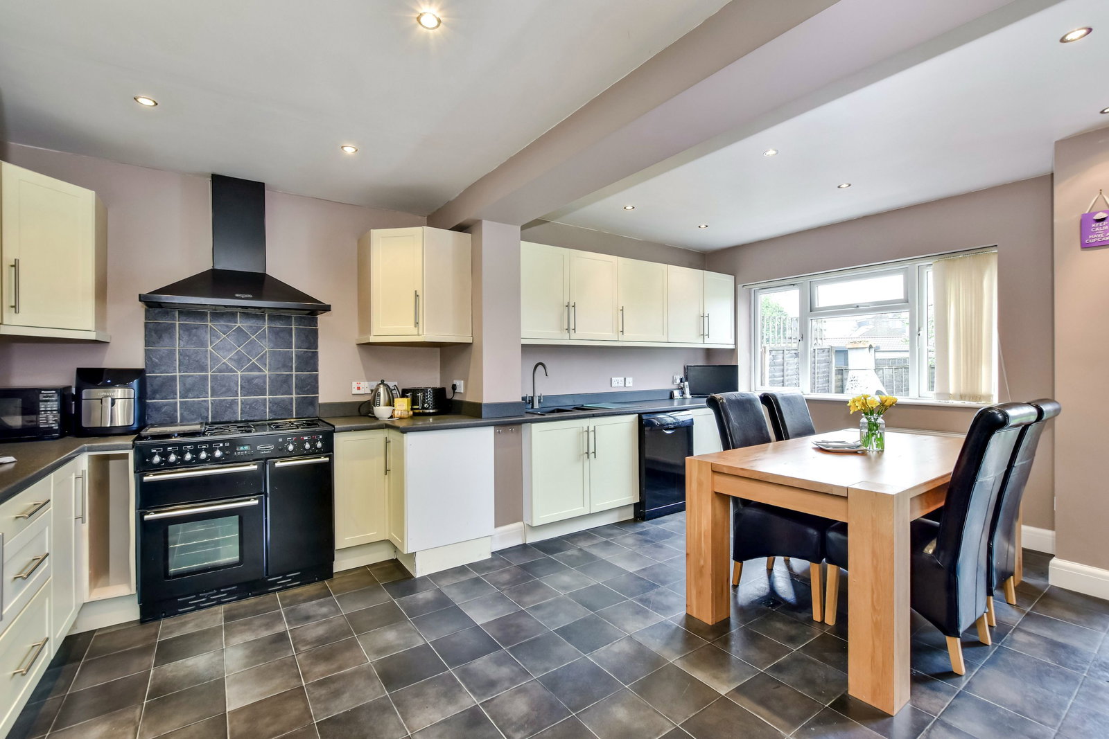 Semi Detached House in Abbots Langley