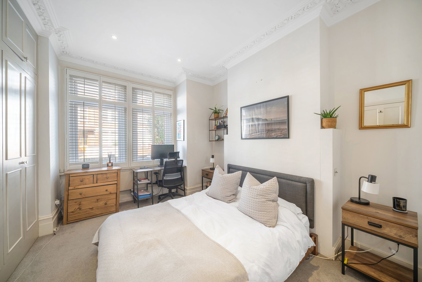Flat for sale in London, Honeybrook Road, Clapham South, SW12, 742 m²