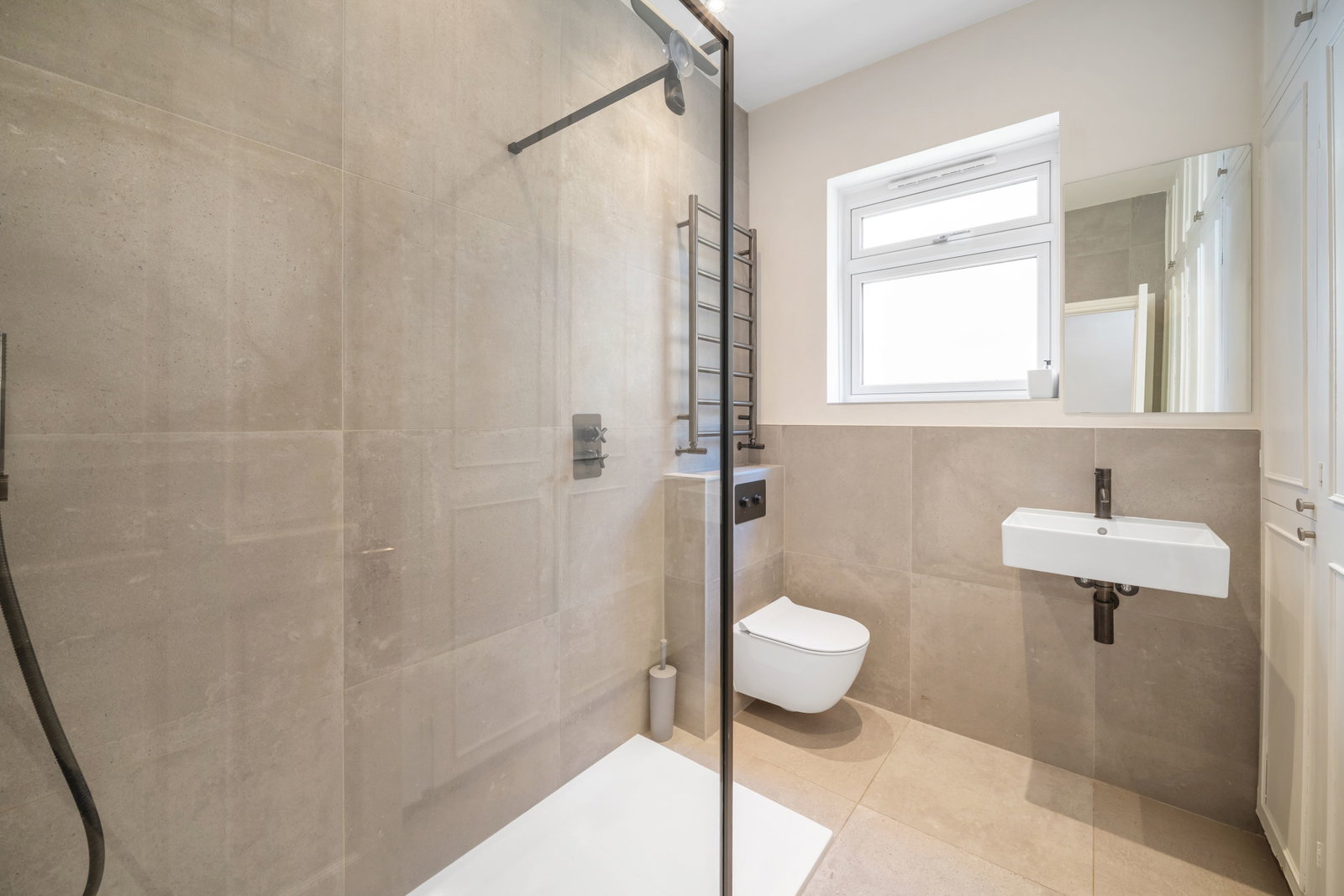 Flat for sale in London, Honeybrook Road, Clapham South, SW12, 742 m²