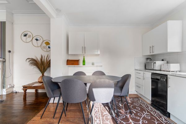 Flat for sale in London, Olive Road, London, NW2 6UU, 780 m²