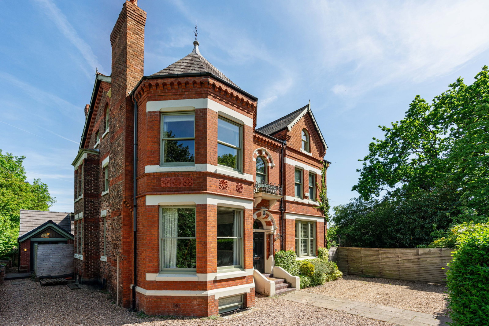 Detached House in Manchester
