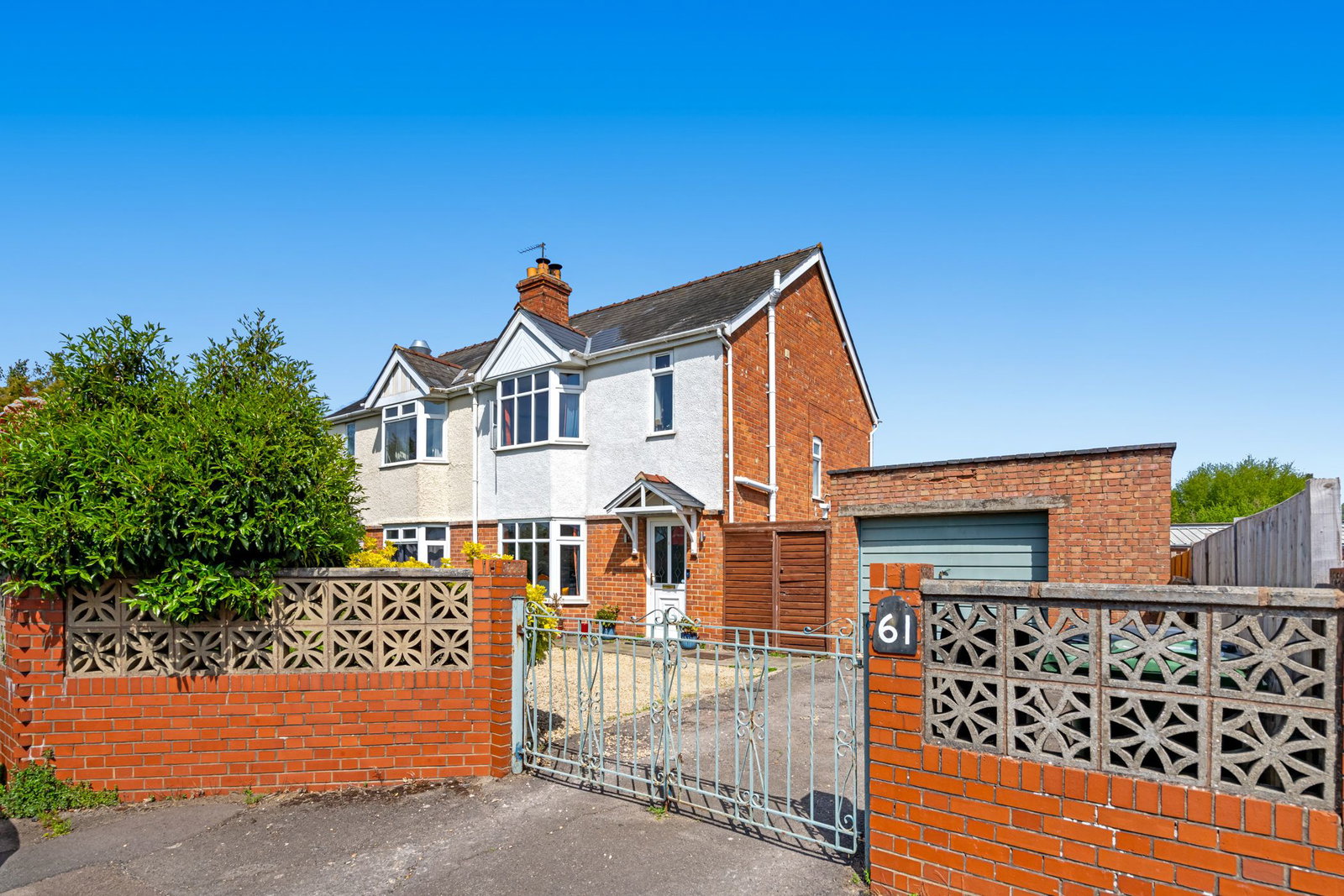 Semi Detached House in Gloucester