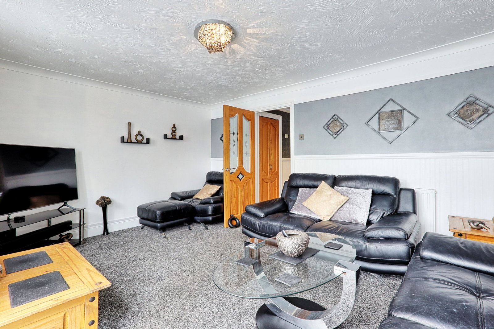 Semi Detached House in South Ockendon