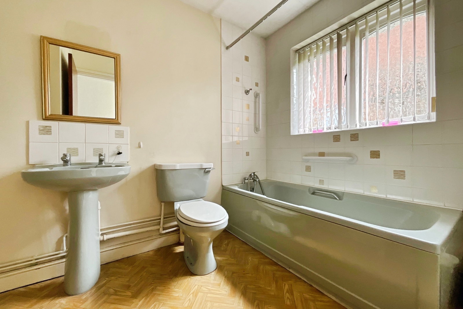 Semi Detached Bungalow in Leicester